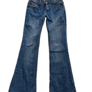 Lågmidjade och bootcut jeans