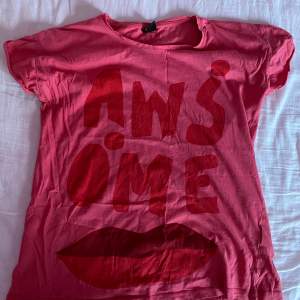 Rosa T-shirt ifrån Gina Tricot storlek S 🌸💞