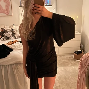 Klänning zara  - Så fin klänning från zara. Använd en gång. ❤️