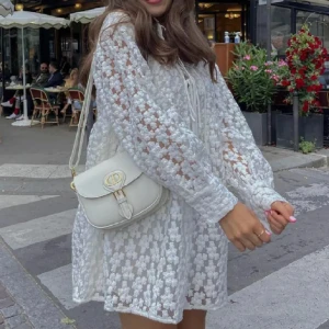 Vit klänning - Så himla fin klänning, perfekt nu till studenten!! Jättefint skick