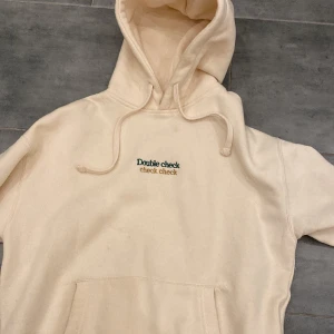 Pull N Beer tröja  - Hej säljer nu min feta pull and beer tröja den  är i storlek xs men är overzized så passar även s utmärkt den är i 9,5/10 skick knappt använd nypris 400 mitt pris 150 Mitt pris 150 kr