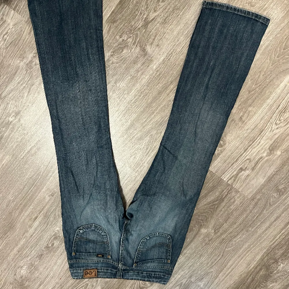 Snygga lågmidjade bootcut jeans💕W28L33 . Jeans & Byxor.