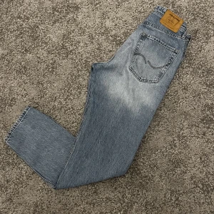 Jack&Jones Loose / Chris jeans - Ett par riktigt feta jeans från Jack&Jones! Köpt förra sommaren använt fåtal gånger!   Storlek W30 L32