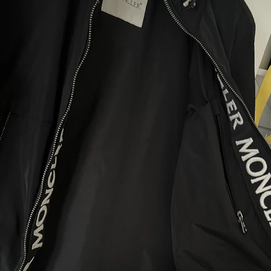 Moncler vind jacka  - 90