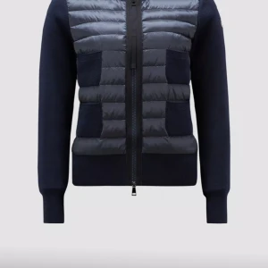 Moncler cardigan - SÖKER❣️❣️ 