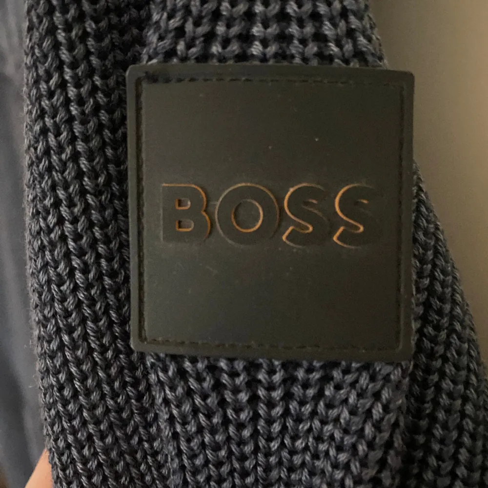 Hugo boss cardigan, köpt på best of brand. Storlek large. . Jackor.