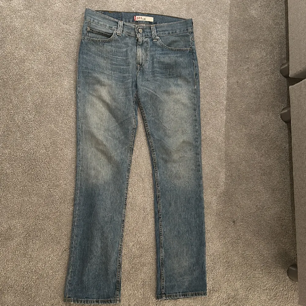 super snygga lågmidjade levis jeans . Jeans & Byxor.