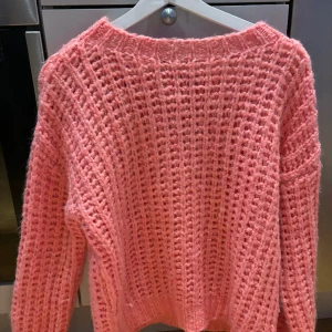 Rosa stickad tröja  - Mysig 