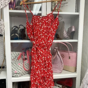 Omlottklänning från NA-KD  - Omlottklänning Na-Kd 