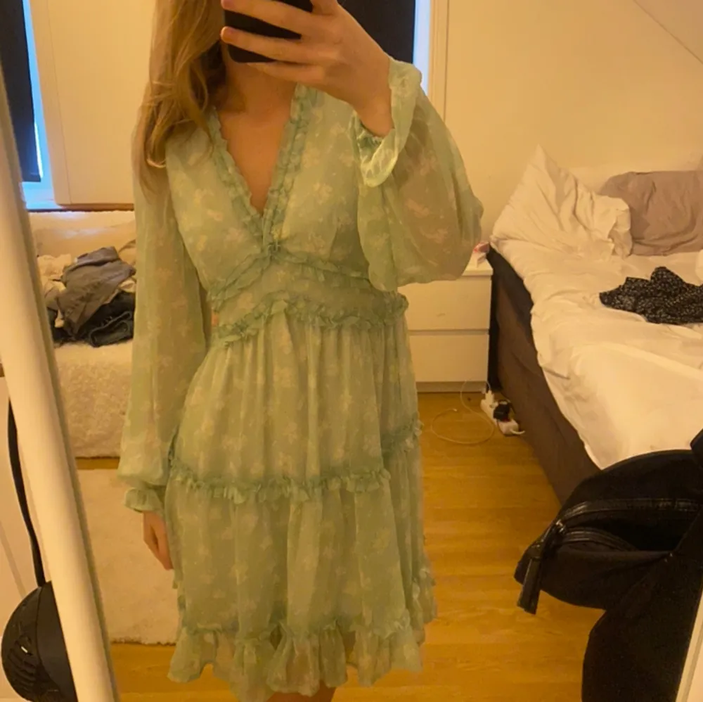 En grön somrig klänning. Använd endast en gång🌸 . Klänningar.