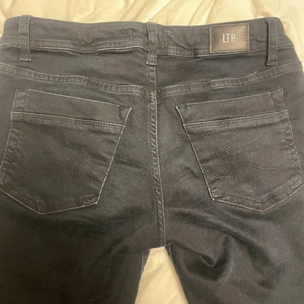 Så fina svarta ltb jeans i modellen valerie. Endast används ett fåtal gånger så i nyskick. Säljer för dem e lite stora på mig. . Jeans & Byxor.