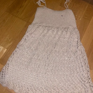 Tommy Hilfiger klänning - Endast använd en gång. Den är i perfekt skick/nyskick. 