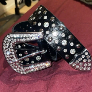 Snygg emo bälte  - Köp i Spanien och knappt använd 😍 storlek mellan 80-90