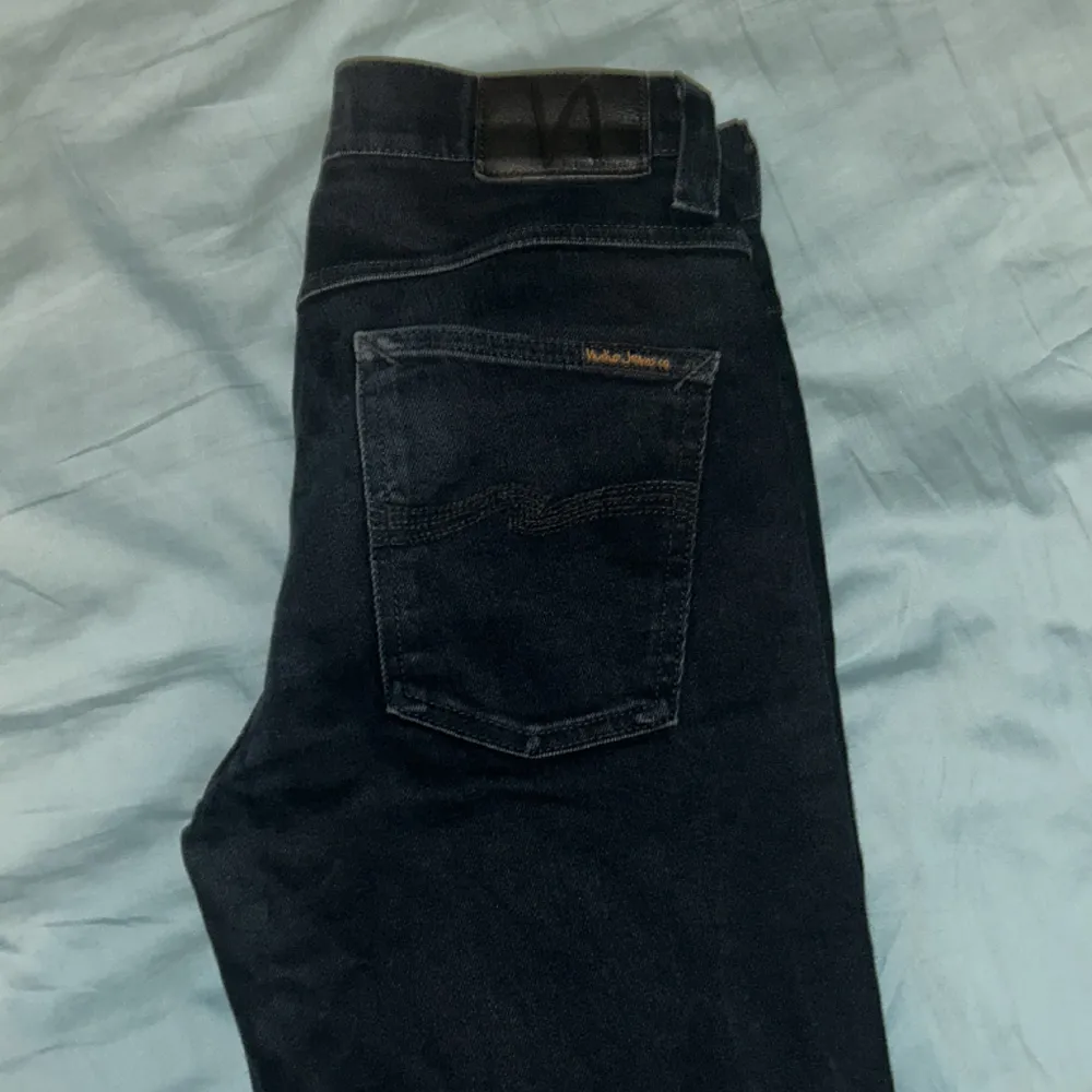 Säljer mina nudie jeans som jag inte längre använder. Modell grim Tim alltså sitter de slim.  Storlek 30/32. Priset är diskuterbart  . Jeans & Byxor.