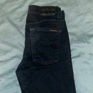 Nudie Jeans - Säljer mina nudie jeans som jag inte längre använder. Modell grim Tim alltså sitter de slim.  Storlek 30/32. Priset är diskuterbart  