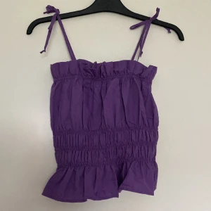 Topp - Sommartopp från GinaTricot i storlek 38, fint skick