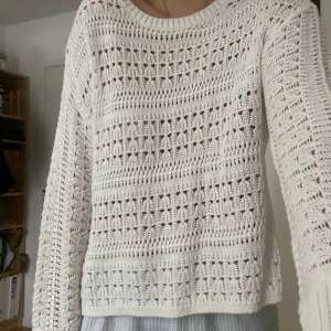 Hålstickad tröja - Superfin vit hålstickad tröja🤍