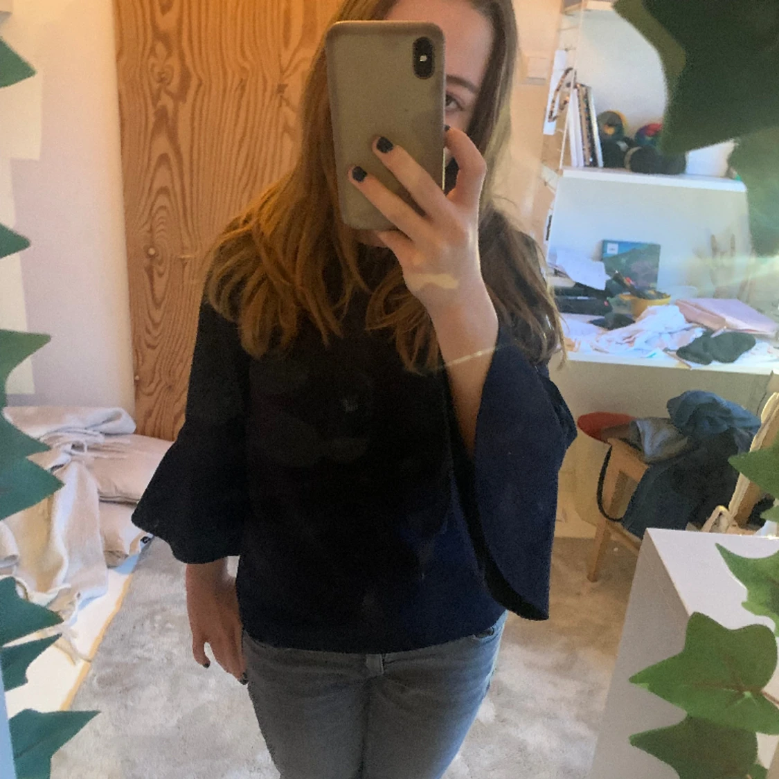 Mörkblå blus från howtokissafrog