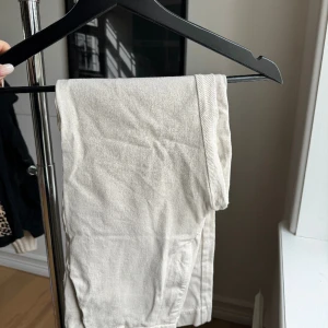 Kostymbyxor  - Tighta kostymbyxor från Gina tricot.