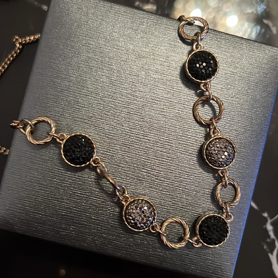 Medellångt halsband  - 90