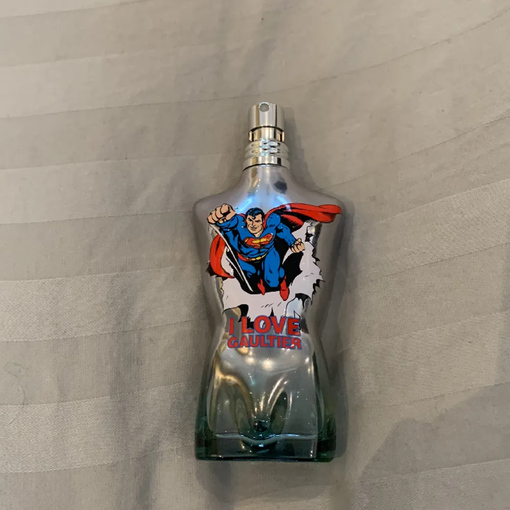 Hej om ni vill köpa la Malé I love Gaultier limeted edition så skriv till mig. 10ml 200kr, 5ml 120kr, 2ml 56kr. Asusteet.