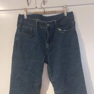 Blåa shein jeans i storlek 29. Använd ett flertal gånger.