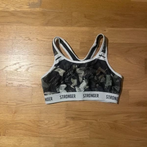 Stronger sport-bh  - Stronger sport-bh som inte längre kommer till användning pågrund av att den är för liten.