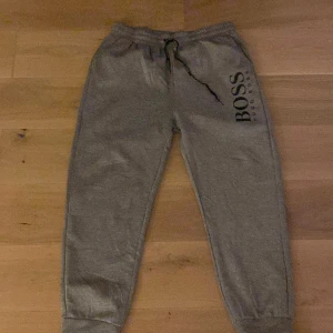 Hugo boss byxor - Säljer nu dessa Hugo boss byxor då dom inte var snygga på mig!