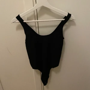 Body - Uringad svart body😍 Så fin men används tyvärr inte 