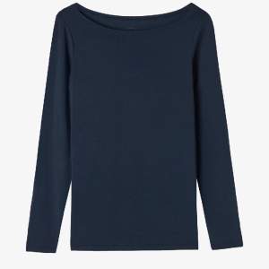 Intimissimi långärmad tröja i mörkblå färg, använd fåtal gånger.💘 Köpt för 359kr💘