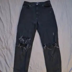 Svarta Conan Gray jeans av Bershka. Vida och högmidjade. Storlek 40.