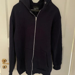 Stor mysig hoodie - Sååå mysig hoodie perfekt för vintern! Har för många dock så rensar ut! Knappt använd så fint skick