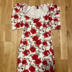 Klänning  - Endast testad