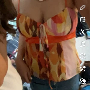 Unik topp - Super söt unik topp från Be you. Passar till fest eller middag. Passar mig som har S i toppar. 