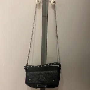 Väska från Nunoo - Köpt för 800 i bra skixk