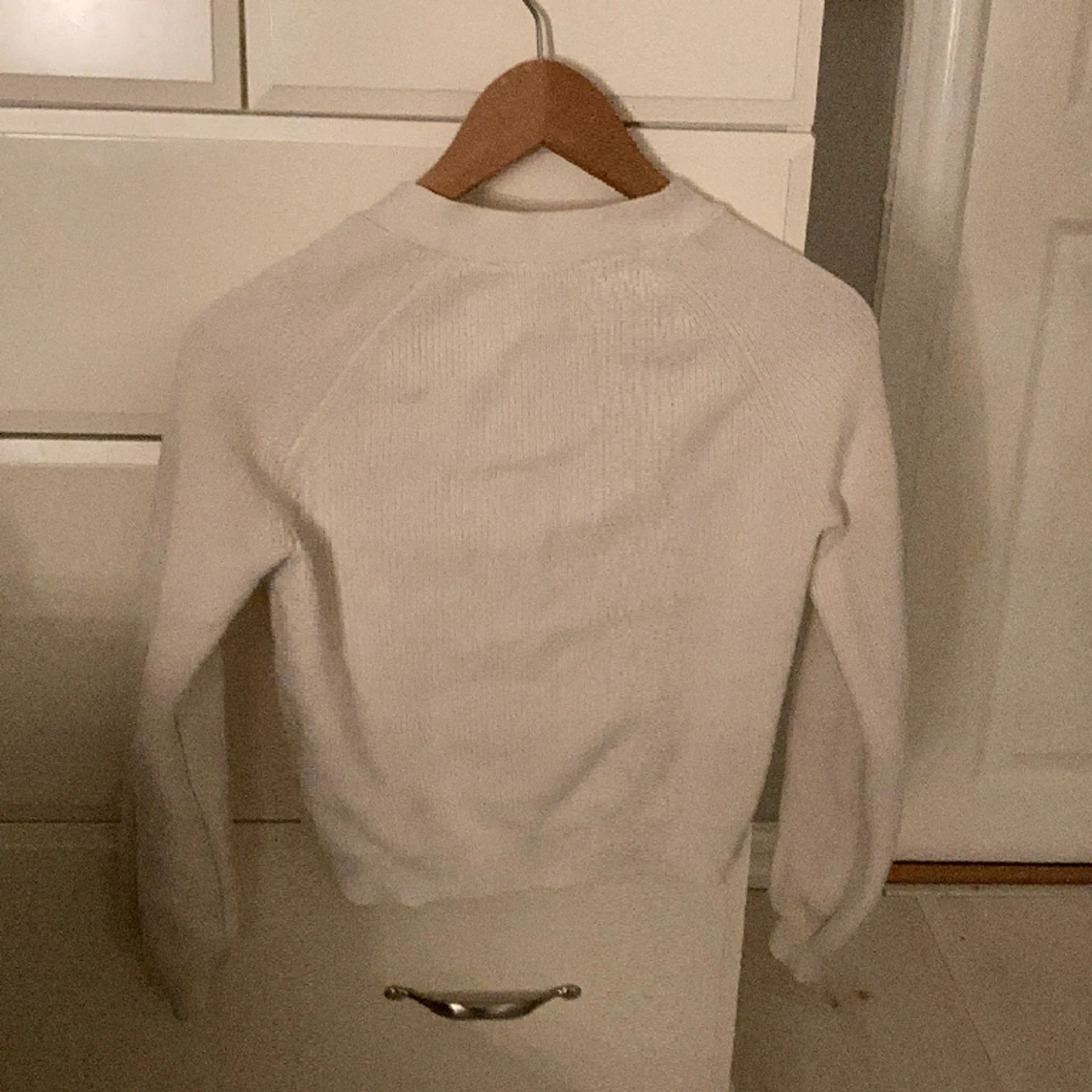 En fin vit kofta helt fläckfri kan användas till mycket ❤️ - 90