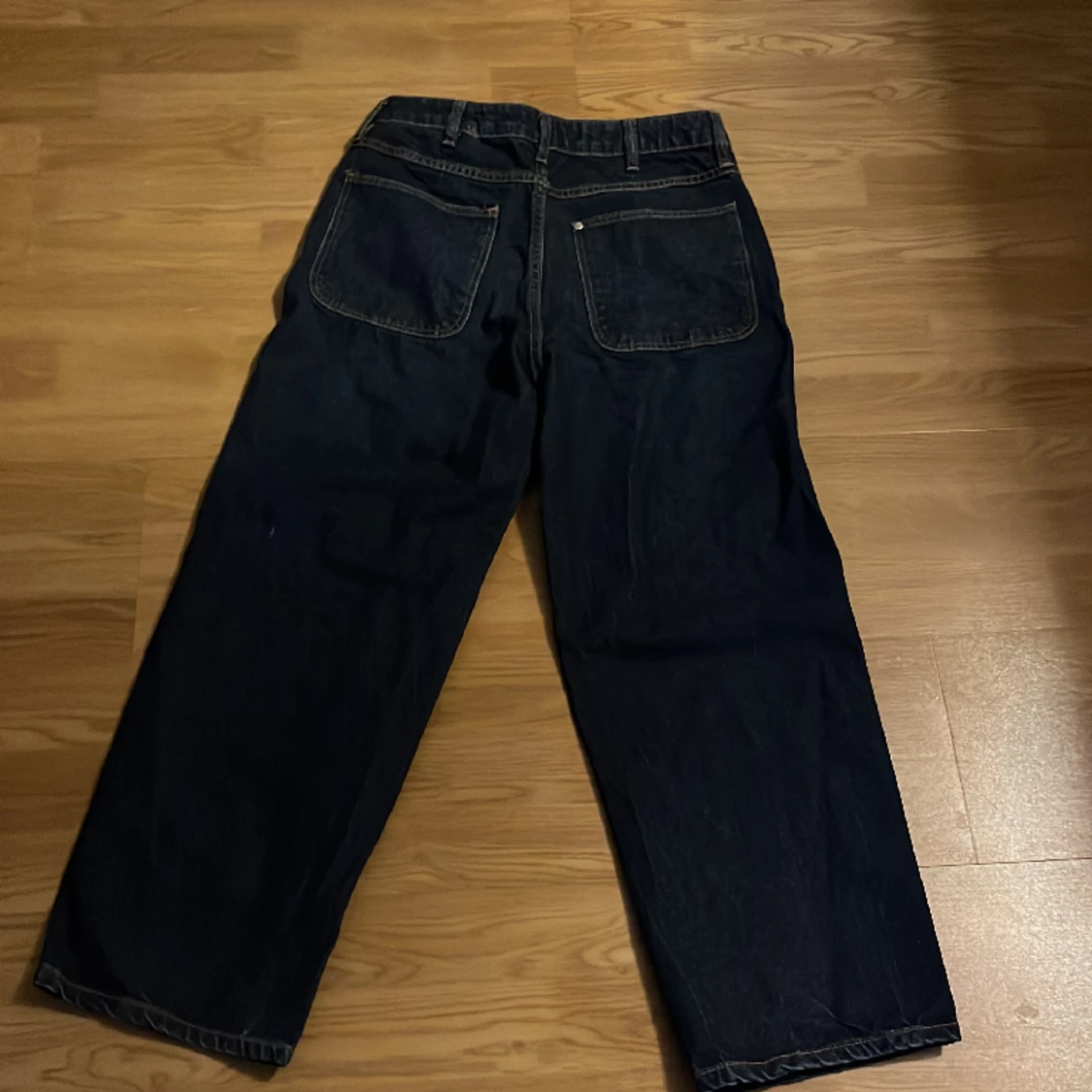 Mörkblåa jeans - 90