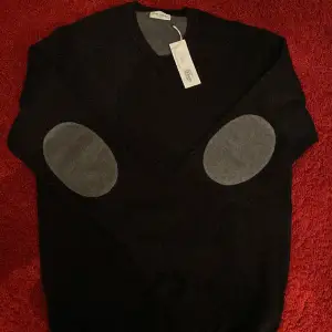 En helt ny john henric tröja i svart ny pris 799 kr