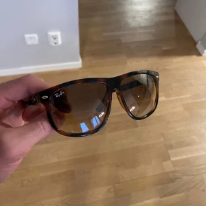 Ray Ban boyfriend - Ray ban boyfriends i havana färg. Nästan helt oanvända och perfekt skick. Skriv gärna för fler bilder!  