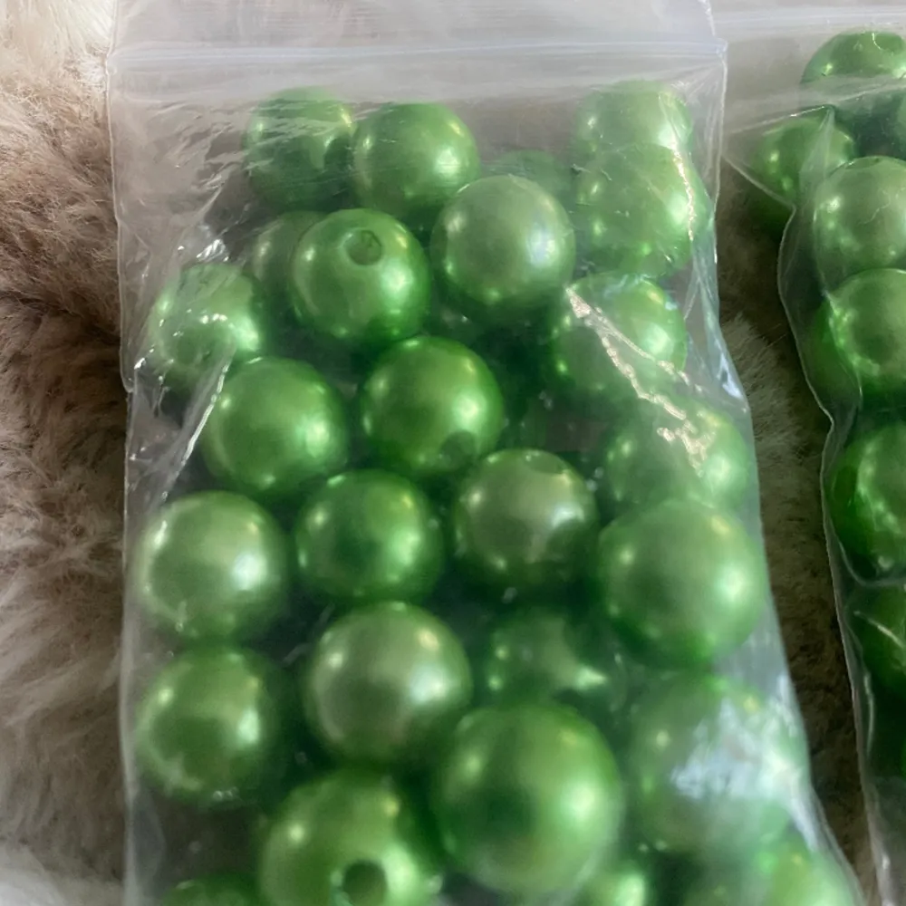 Jätte fina gröna pärlor ❤️ Perfekt till att göra armband och halsband av ❤️ Jätte enkla att pärla med ❤️. Accessoarer.