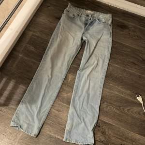 Midwaist jeans från zara, bra skick  Storlek 34