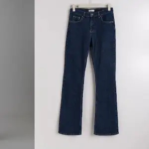 Säljer dessa as snygga jeans från Gina Tricot då dem är förstora för mig. Skriv om ni undrar över något elle vill ha fler bilder😍😍