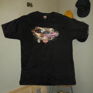 Vintage Harley-Davidson T-Shirt  - 👤Check out 1998coffeeshop on Instagram 🌍📦Items shipped within 4 days ♻️This item is preloved - meaning it is fully sustainable, second hand may show minor signs of wear. Obvious ones will be stated 📸Any further questions do not hesitate to ask!
