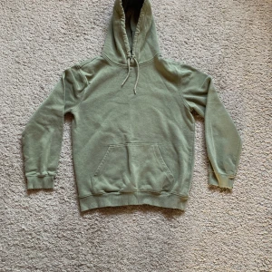 Hoodie  - Grön hoodie i fint skick 
