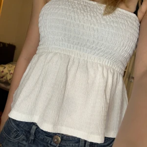 Topp Gina  - Från Gina och så fin till sommaren! Det fanns band men har tappat bort dem😑 Kontakta för fler bilder (köp gärna via ” köp nu”)😘😘