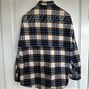 Palace Lumber Yak Shirt Size L, tts 8/10, behövs tvättas  Pris 1000kr