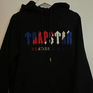 Trapstar - Köpte den här från London det är en tracksuit till kommer med byxor 