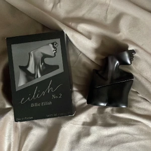 billie eilish parfym - säljer denna billie parfymen nmr 2, fick den i julklapp men tyvärr råka pappa köpa 2an istället för 1an. Har testat ett sprut!💕nypris 880kr
