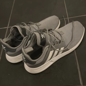 Adidas sko  - Storlek 43,5