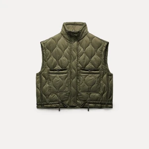 Zara väst - Helt ny zara väst i storlek S, slut i lager på Saras hemsida. Oanvänd med prislapp kvar🤩💕